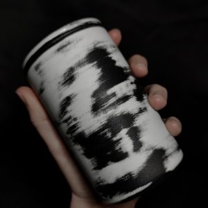 Tall cup Smudged effect black and white B
